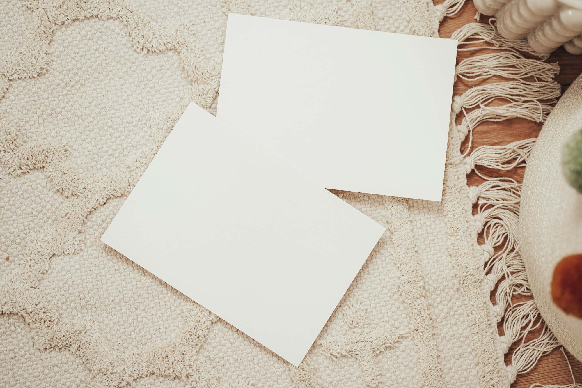 Blank gift note card sitting on a woven cream rung 